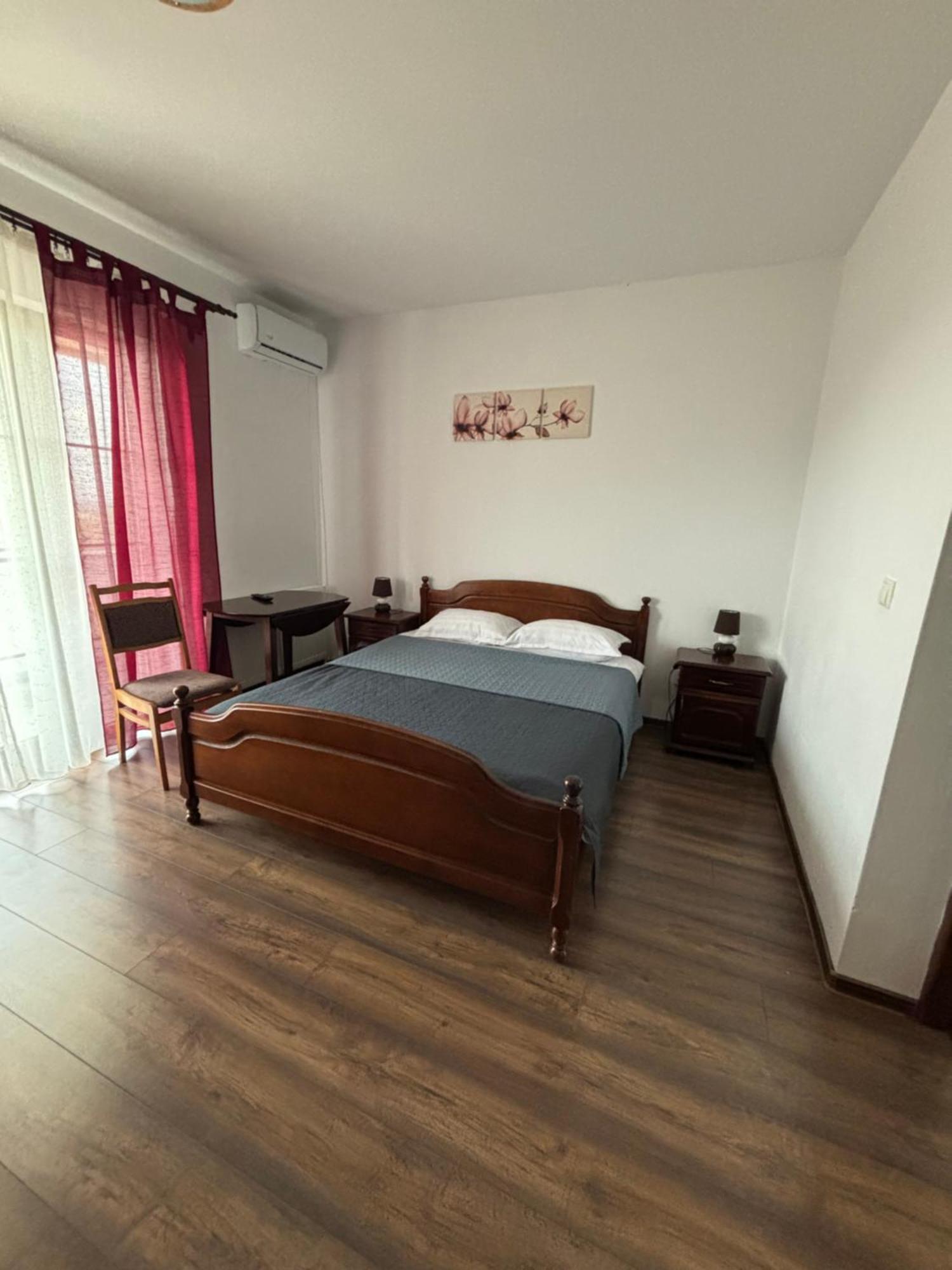 Pensiunea Emelys, Iasi Barnova Exterior foto